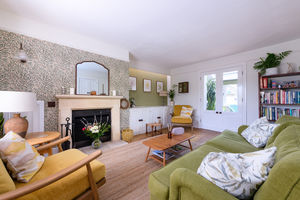 Sitting Room- click for photo gallery